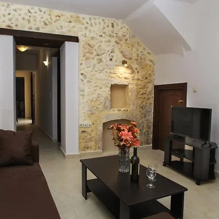 Argyro House Ii *